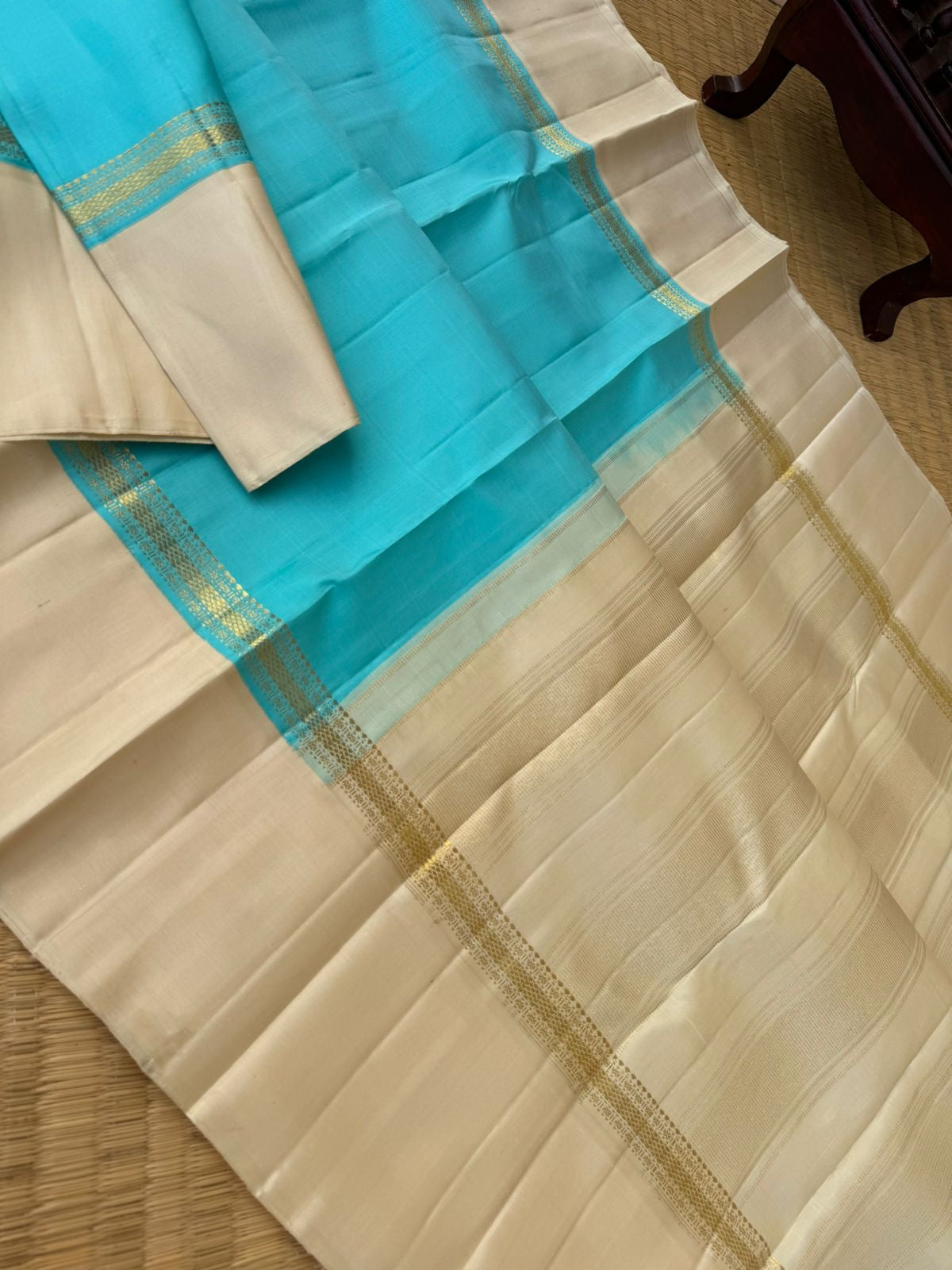 Interesting Kanchivarams - omg !! A beautiful turquoise blue and cream!! Out of the world