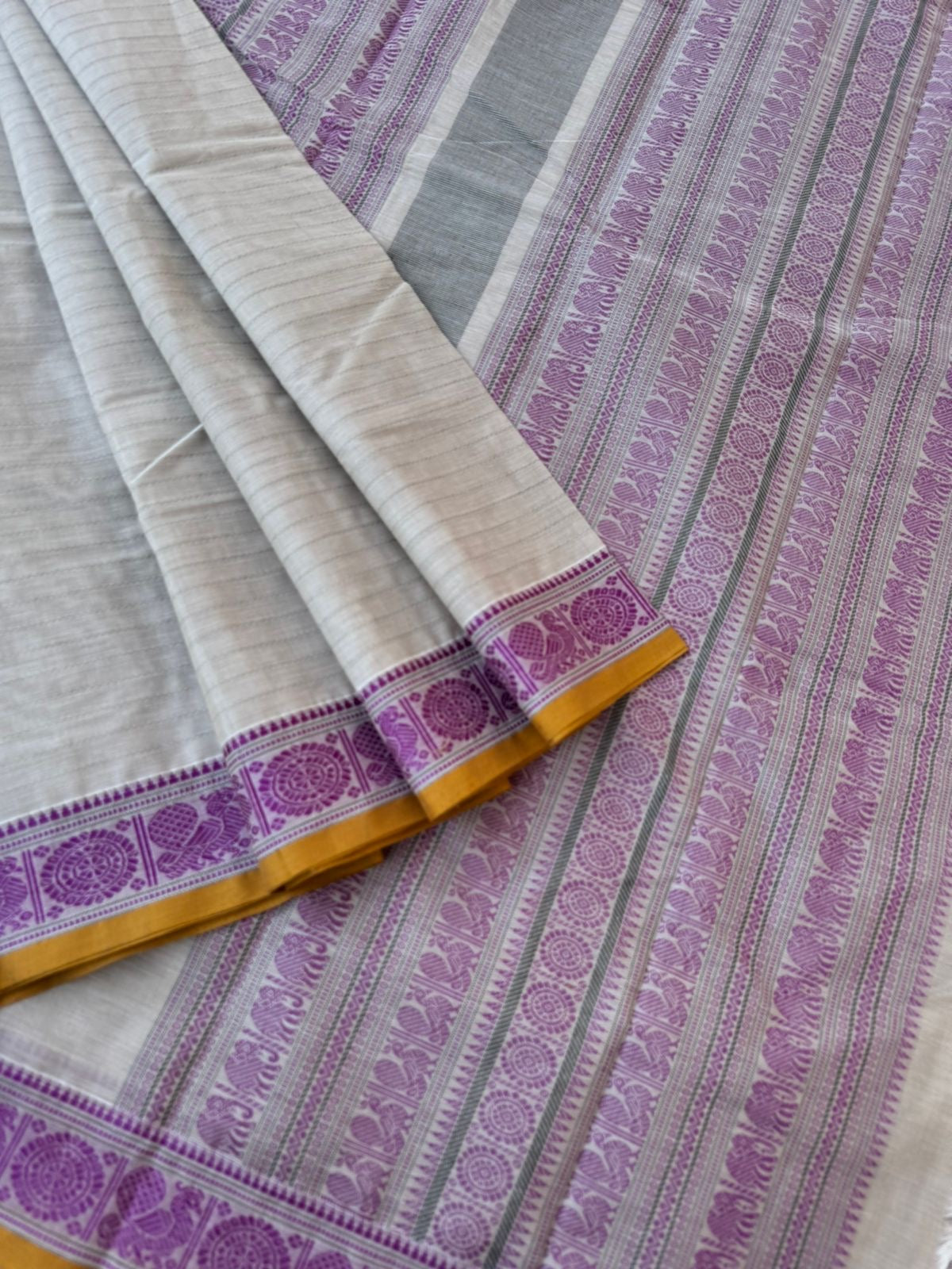 Mangalavastaram - off white with small woven Mayil chackaram borders