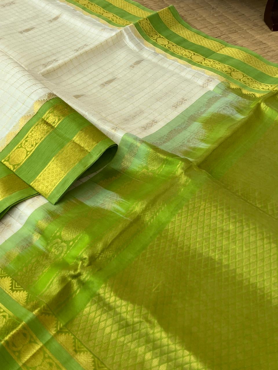 Korvai Silk Cotton - off and green apple