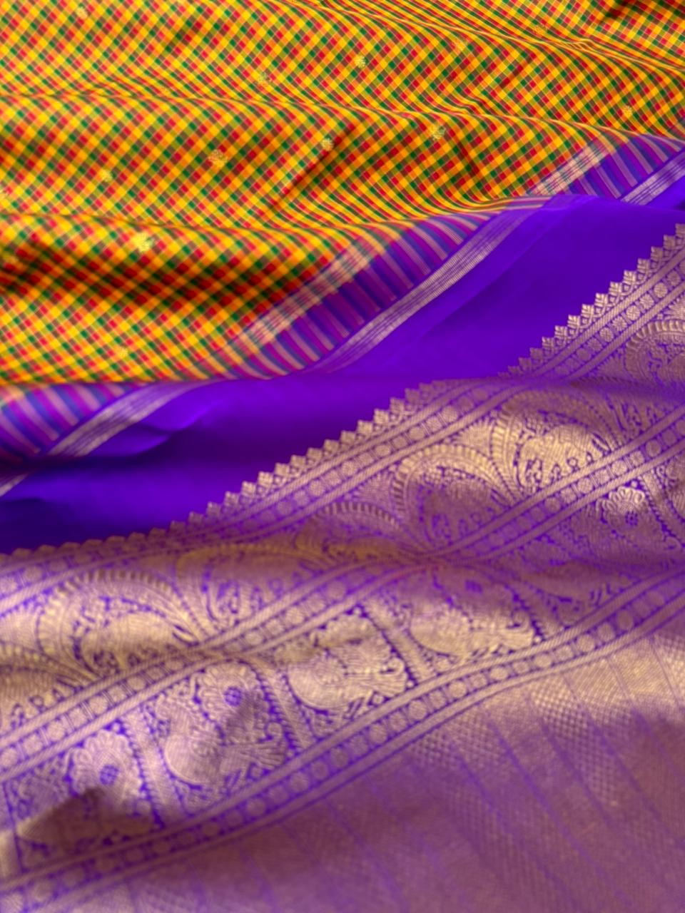 Paalum Palamum Kattam on Kanchivarams - the most beautiful and intricate traditional aaraku mangal pachai paalum Palamum Kattam on podi kattam with solid gold zari woven getti borders