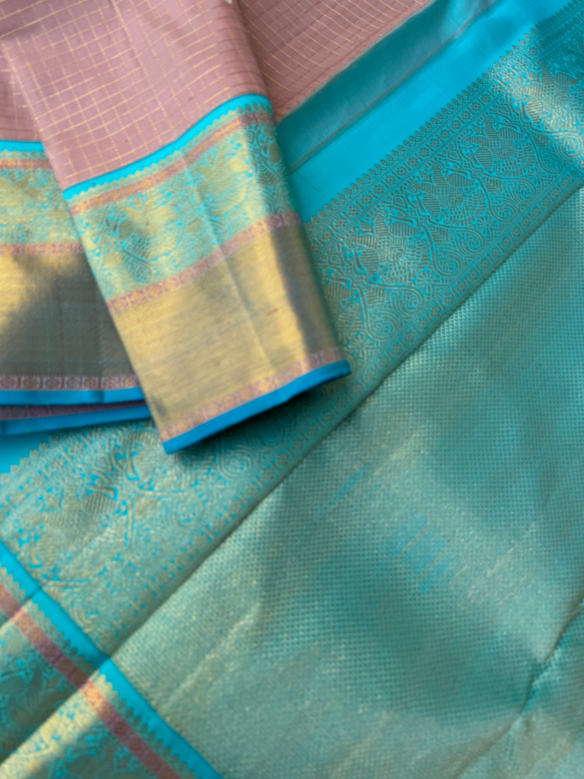 Interesting Kanchivarams - stunning onion peal pink and turquoise blue with podi kattam and oven body with solid gold zari woven borders