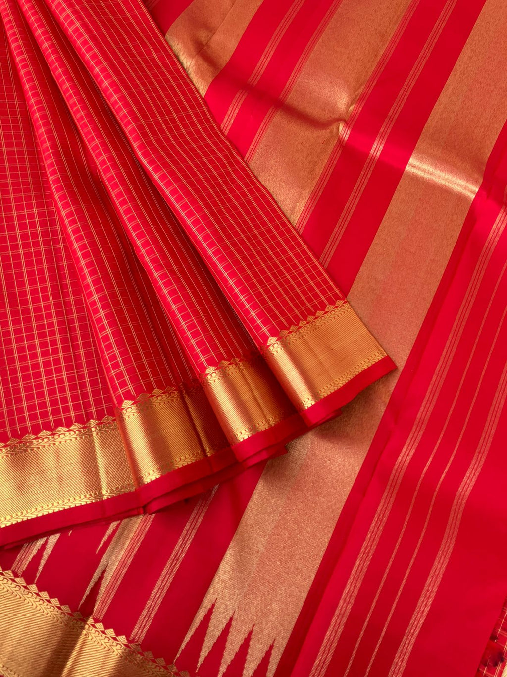 Treasures of Kanchivaram - Solid Gold Zari Woven Border Kanchivarams - chilly fruit red and gold zari kattam with classic rekk pallu