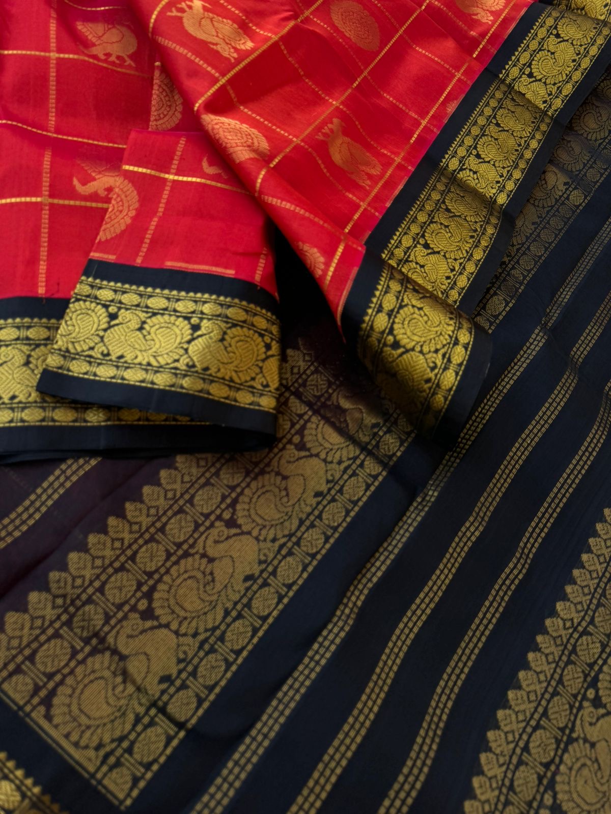 Korvai Silk Cotton - red and black mayil chackaram