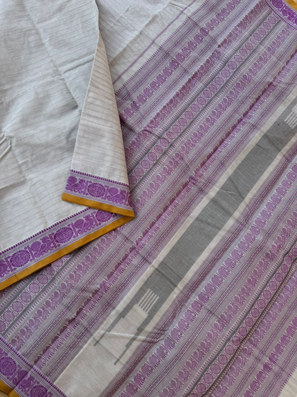 Mangalavastaram - off white with small woven Mayil chackaram borders