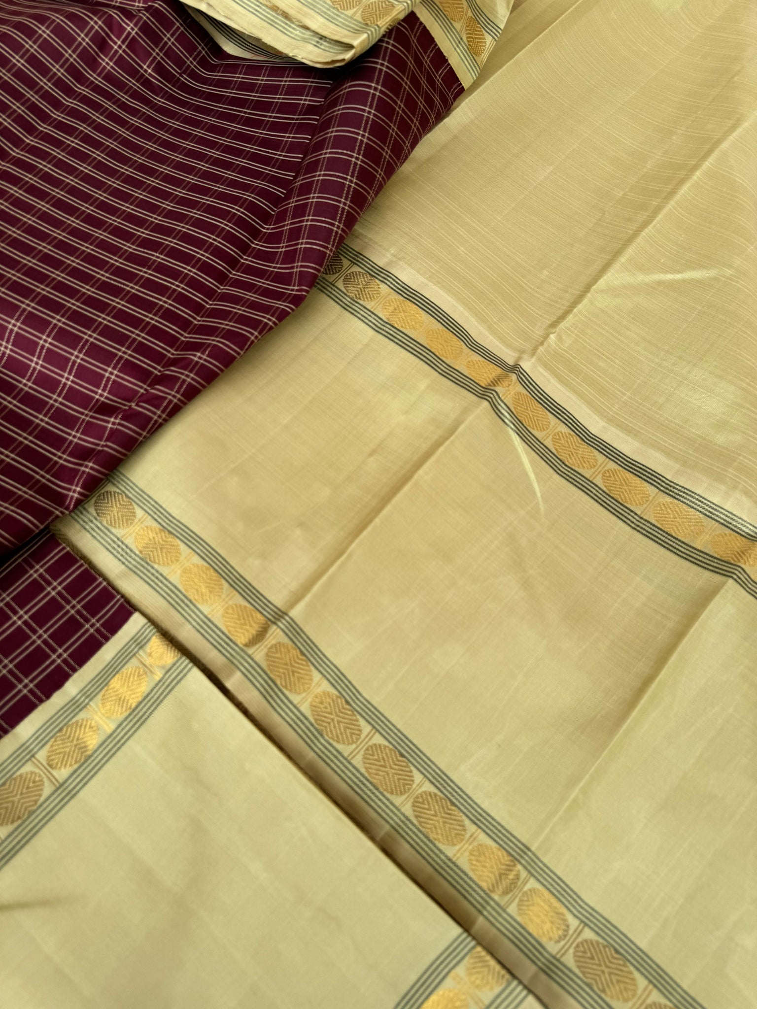 Truly Vintage - unusual combination of coffee bean and off white beige with retta pett woven borders