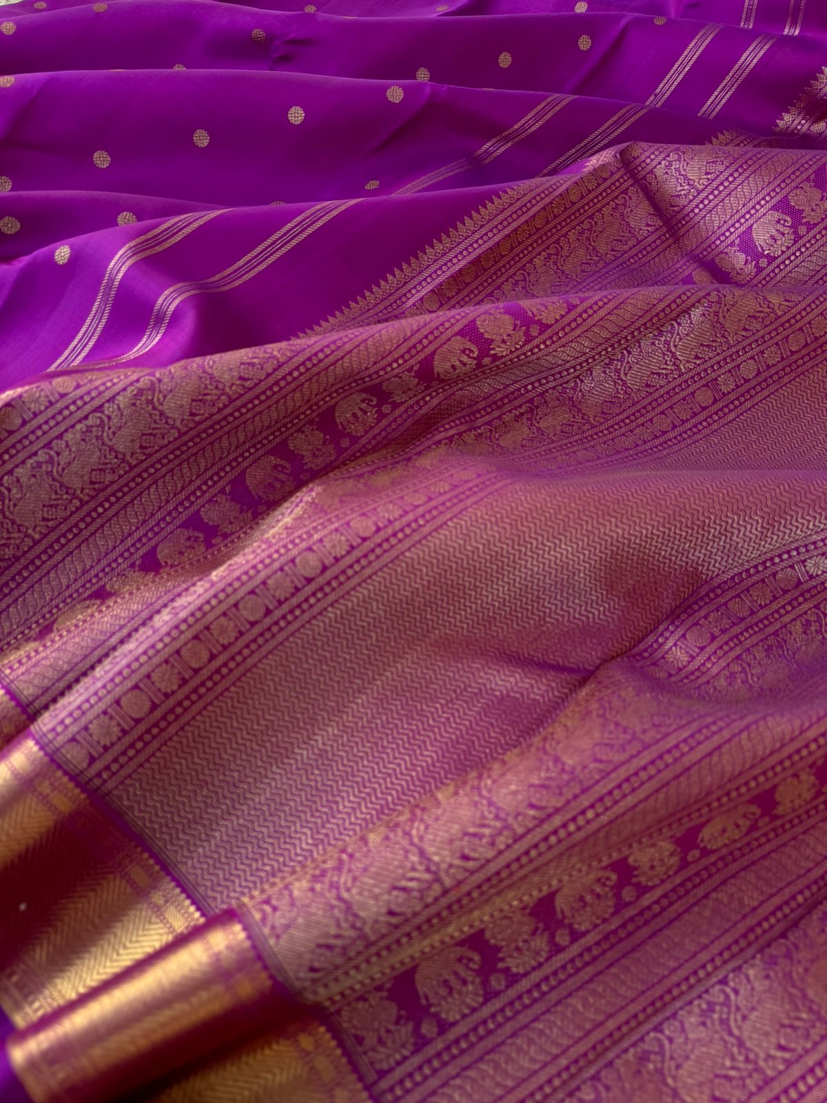 Swarnam - Stunning Solid Border Kanchivarams - beautiful vadamalli tone with interesting pallu