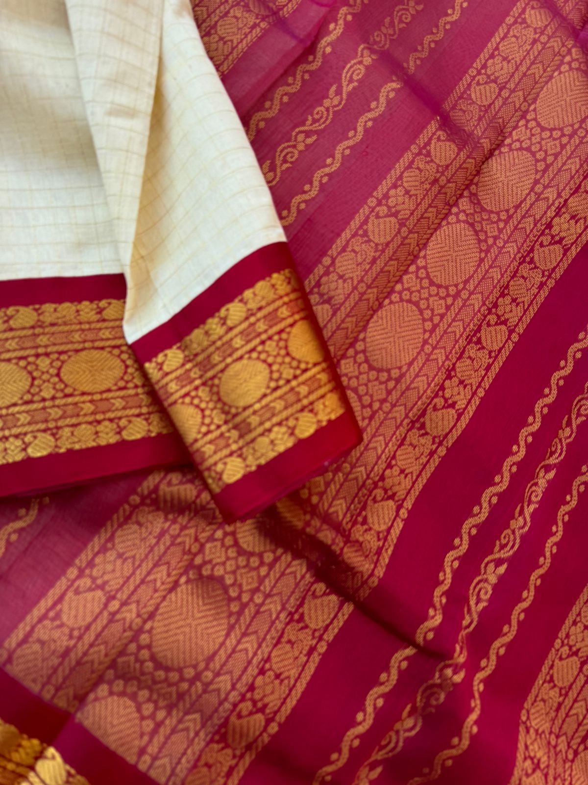 Korvai Silk Cotton - off white and aaraku zari kattam