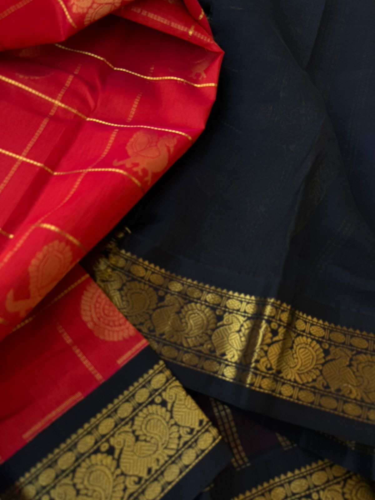 Korvai Silk Cotton - red and black mayil chackaram