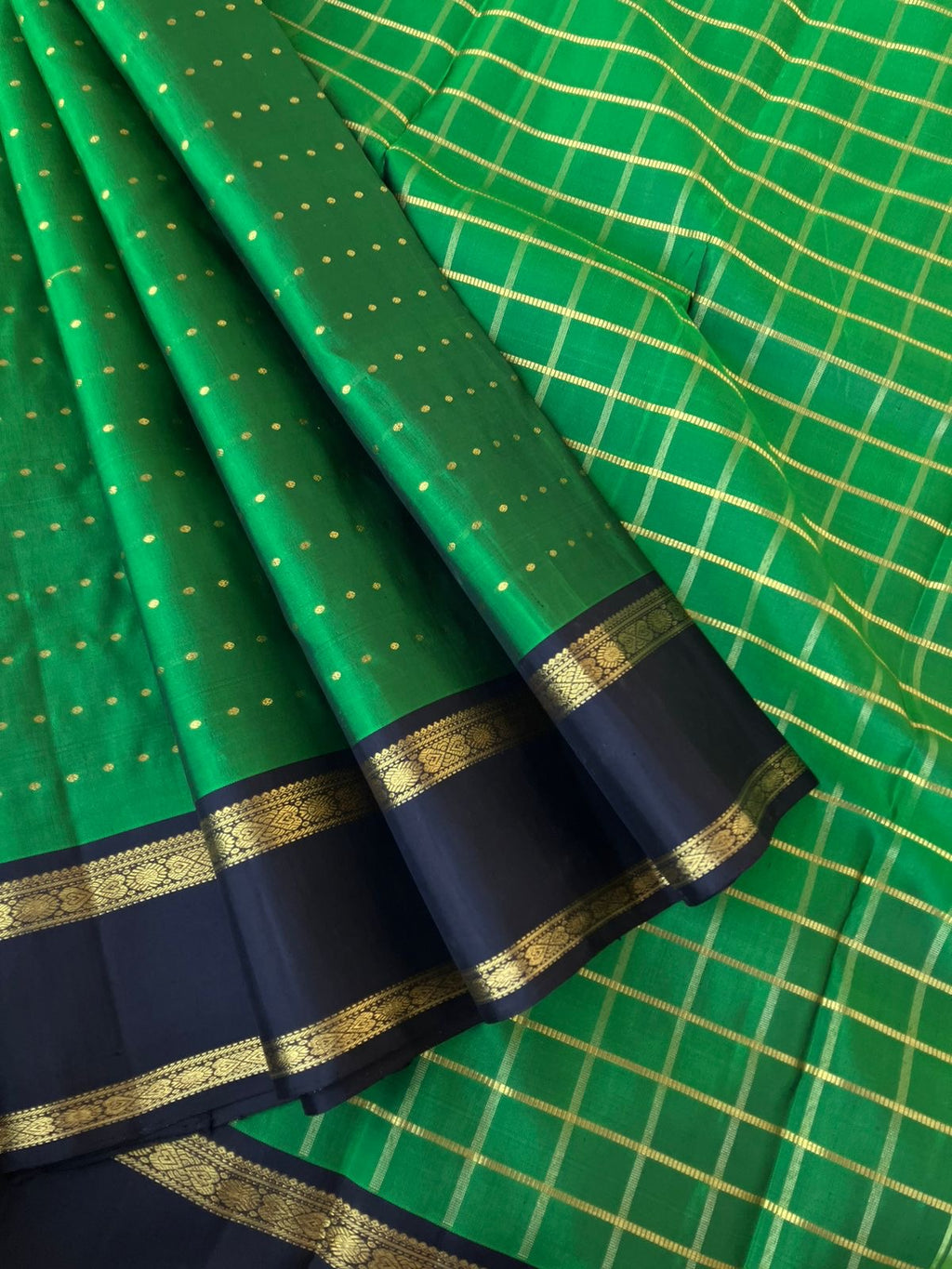 Kanchivaram Theory - Vintage Edition - the stunning green and navy blue with buttas woven body with chex woven pallu and blouse