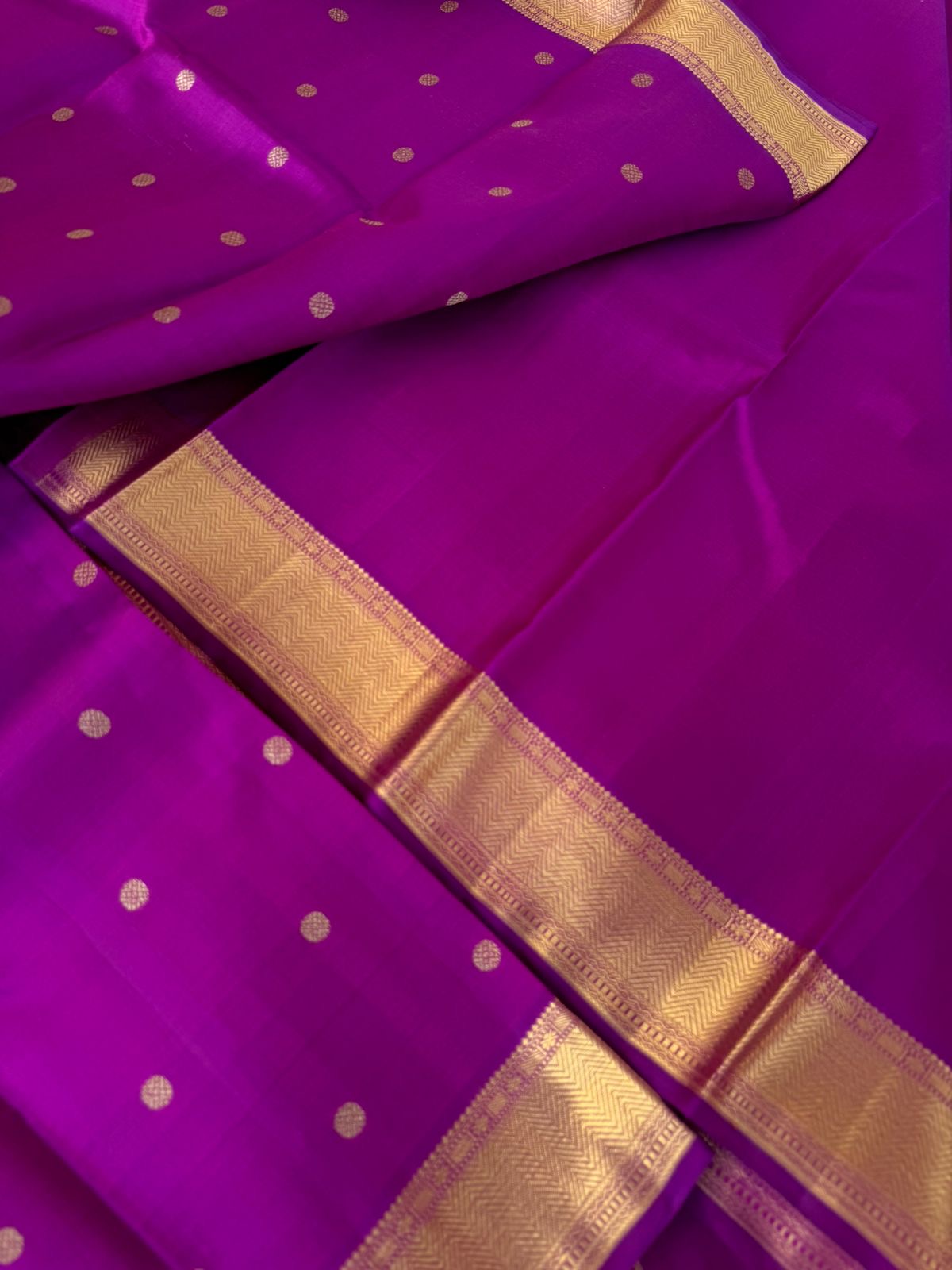 Swarnam - Stunning Solid Border Kanchivarams - beautiful vadamalli tone with interesting pallu