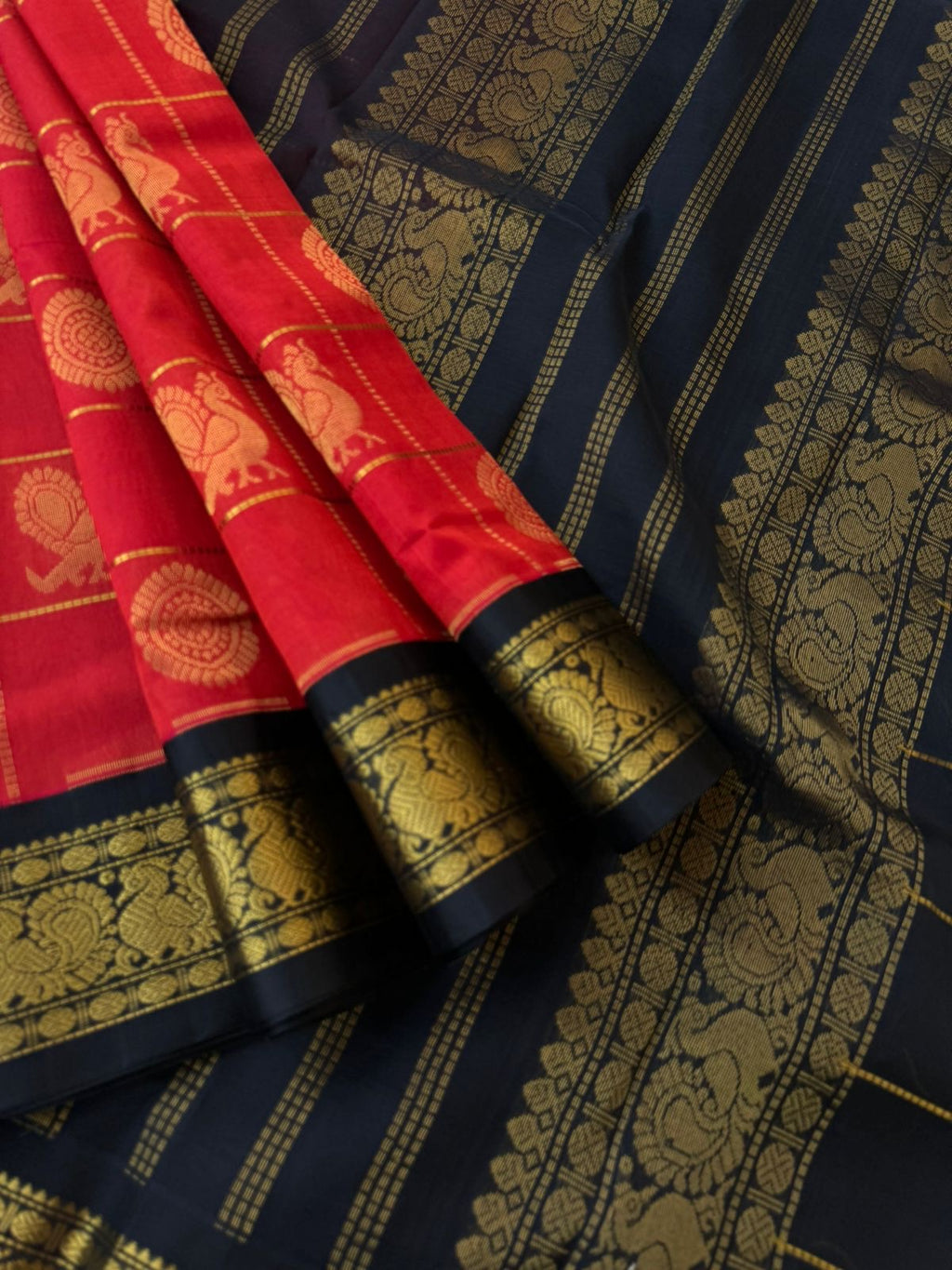 Korvai Silk Cotton - red and black mayil chackaram