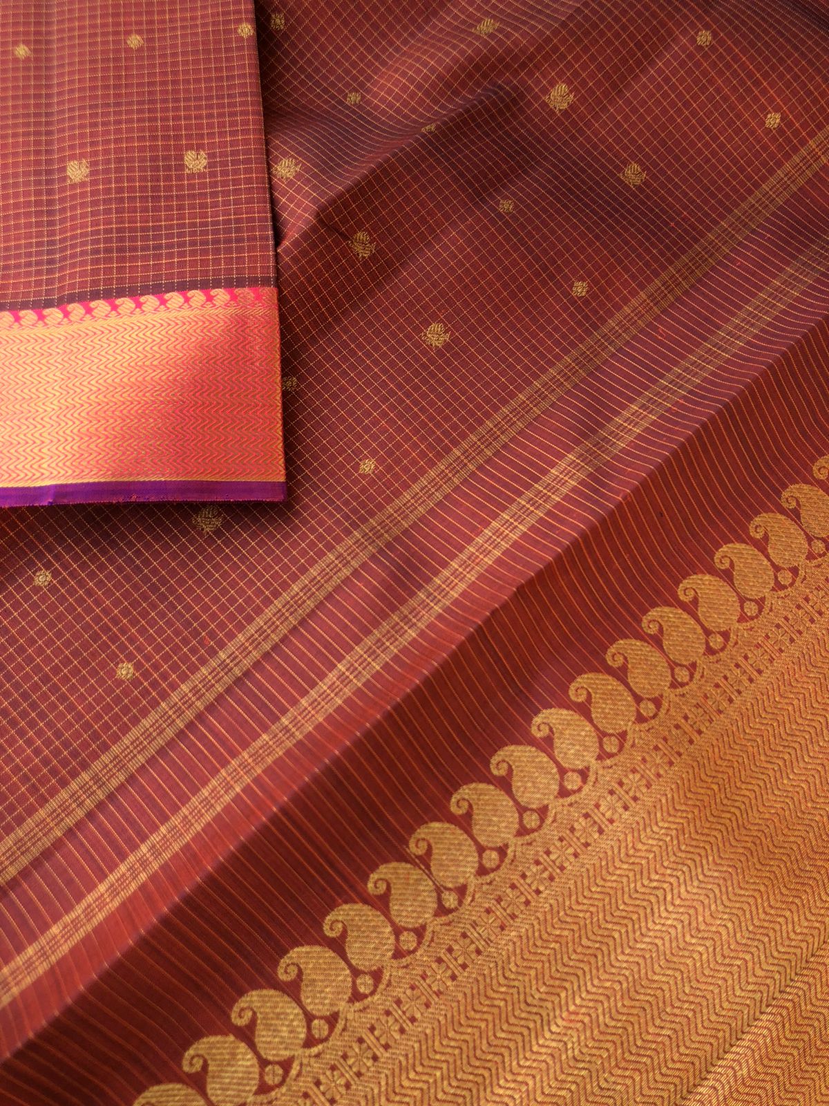 Oosi kattams on Kanchivaram - totally unique and unusual burnt caramel brown/ maanthulir brown oosi kattam with solid hold zari woven borders